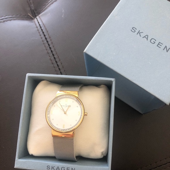 skagen womens smartwatch